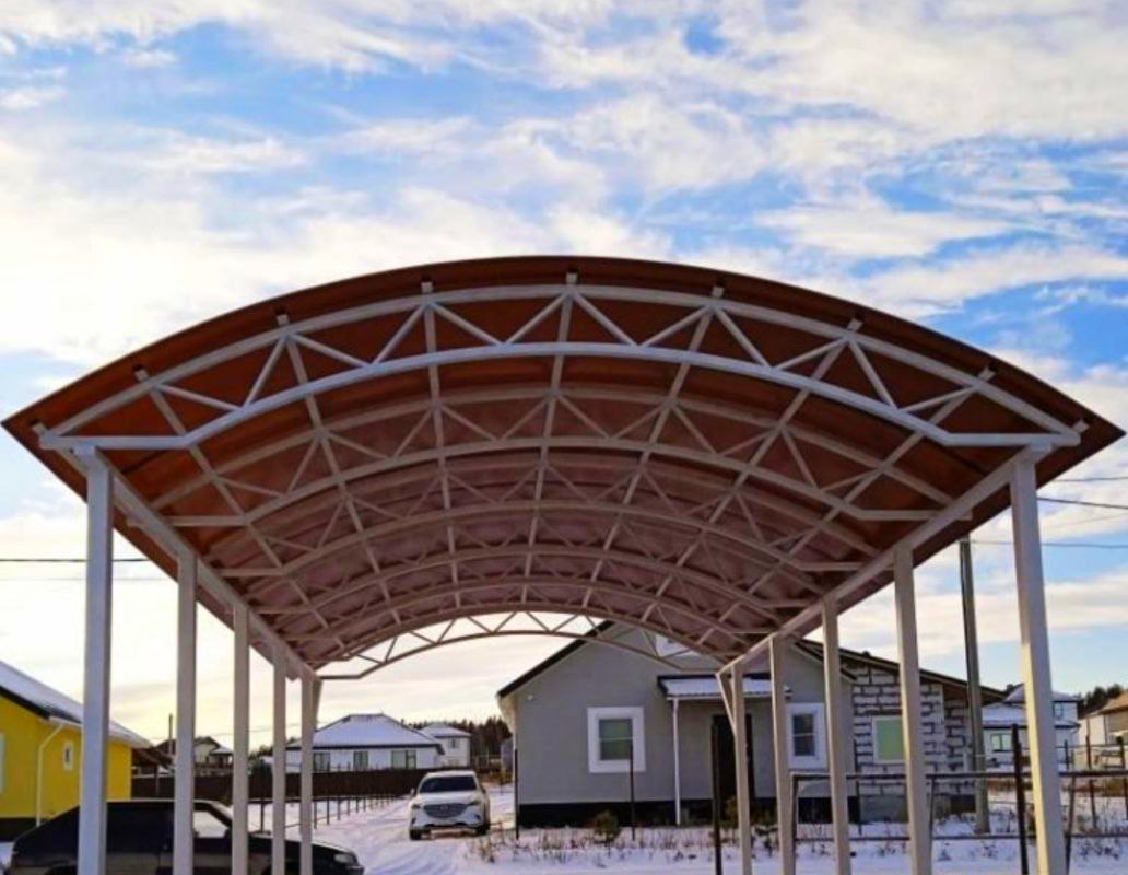 Односкатный автонавес из поликарбоната в стиле хай-тек для автомобиля