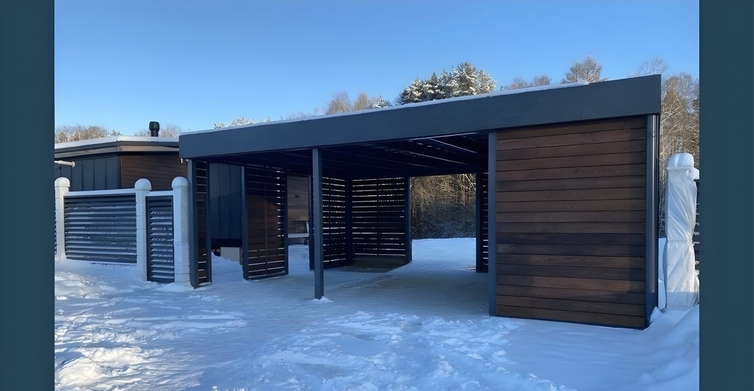 Современный автонавес с крышей из поликарбоната